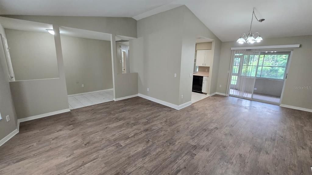 合同活跃: $232,000 (3 贝兹, 2 浴室, 1716 平方英尺)