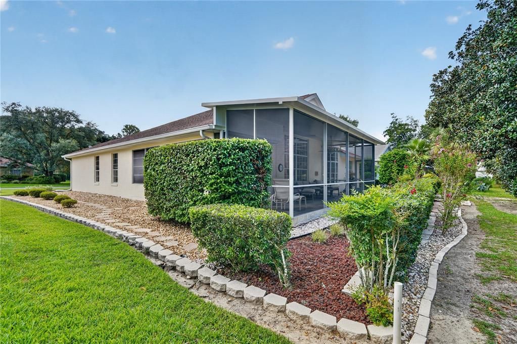 For Sale: $330,000 (3 beds, 2 baths, 2323 Square Feet)