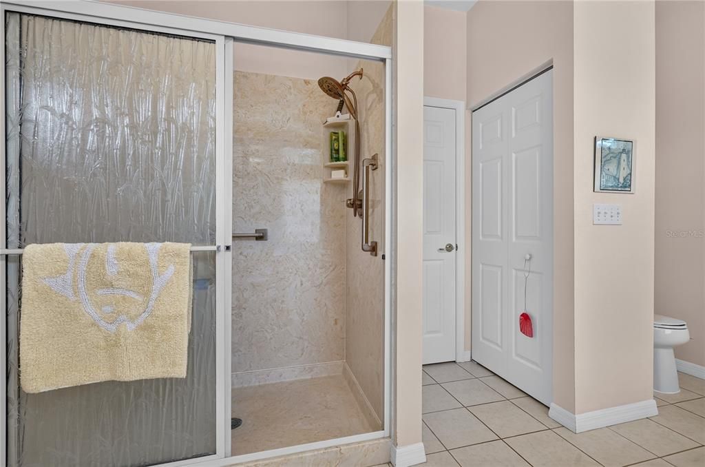 For Sale: $330,000 (3 beds, 2 baths, 2323 Square Feet)