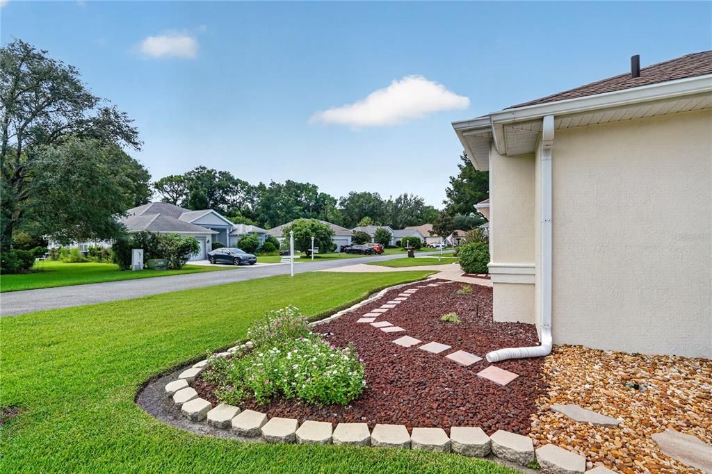 For Sale: $330,000 (3 beds, 2 baths, 2323 Square Feet)