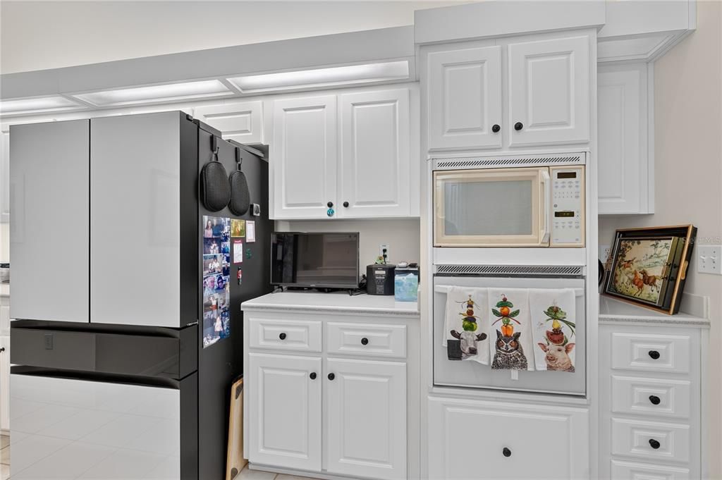 For Sale: $330,000 (3 beds, 2 baths, 2323 Square Feet)