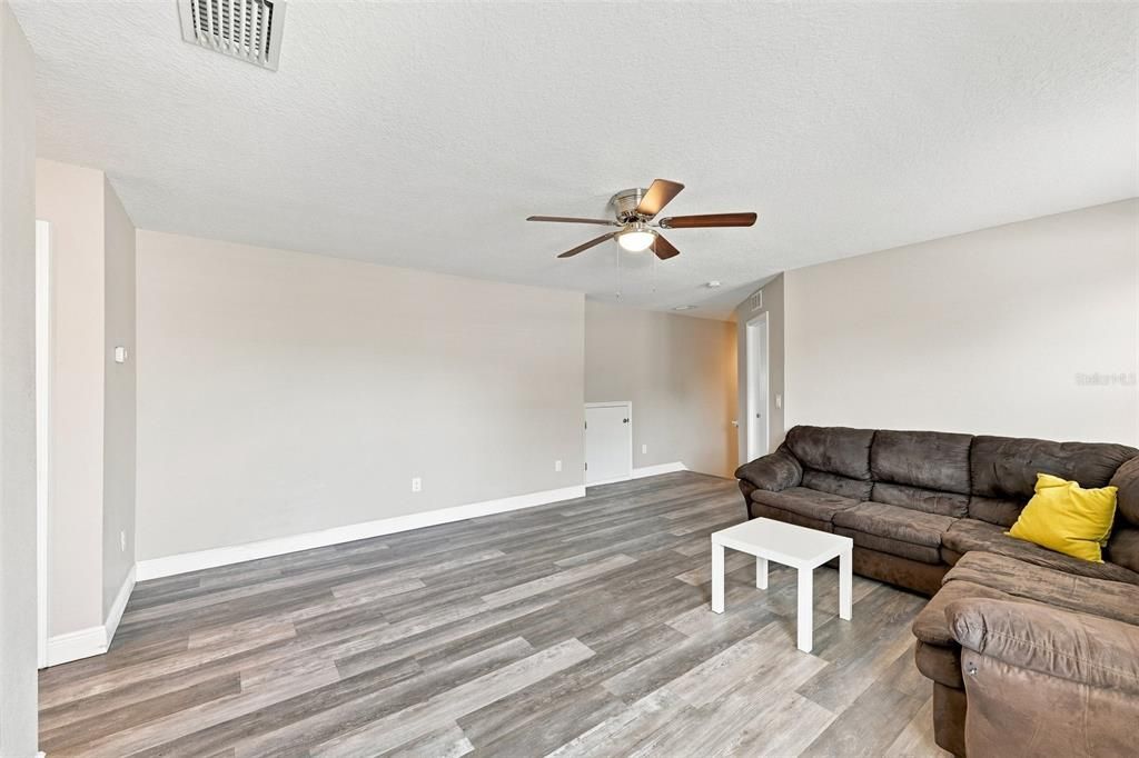 For Sale: $430,000 (3 beds, 3 baths, 2678 Square Feet)