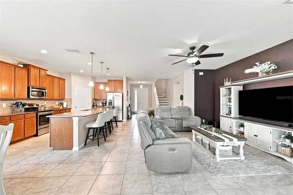 For Sale: $430,000 (3 beds, 3 baths, 2678 Square Feet)