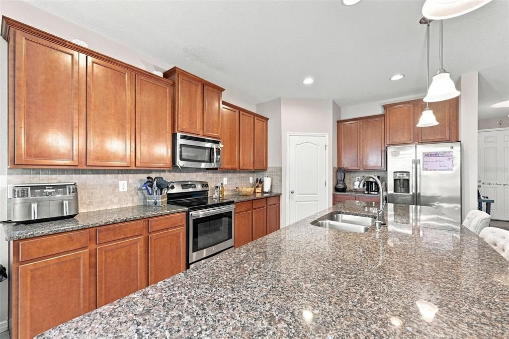 For Sale: $430,000 (3 beds, 3 baths, 2678 Square Feet)