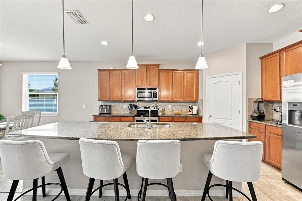 For Sale: $430,000 (3 beds, 3 baths, 2678 Square Feet)