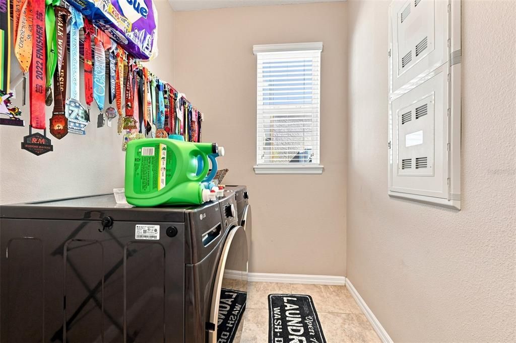For Sale: $430,000 (3 beds, 3 baths, 2678 Square Feet)