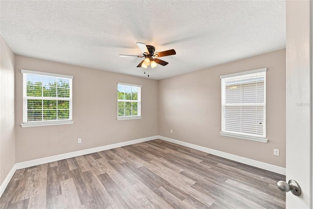 For Sale: $430,000 (3 beds, 3 baths, 2678 Square Feet)
