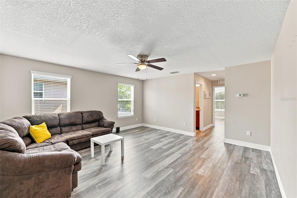 For Sale: $430,000 (3 beds, 3 baths, 2678 Square Feet)