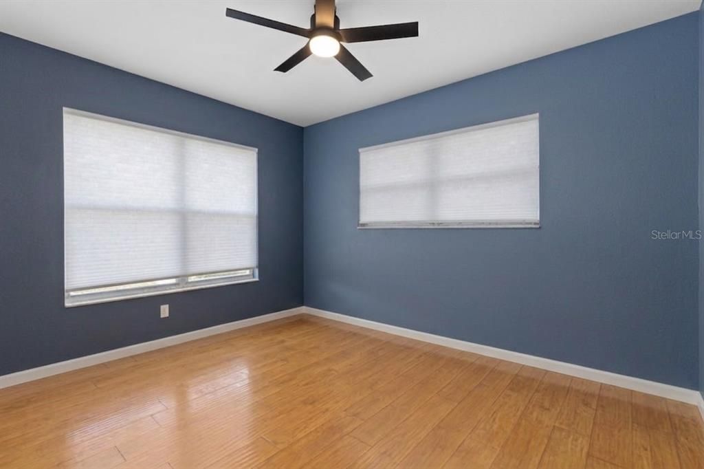 For Sale: $249,900 (2 beds, 2 baths, 992 Square Feet)