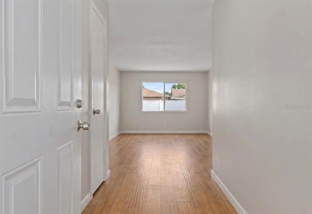 For Sale: $249,900 (2 beds, 2 baths, 992 Square Feet)