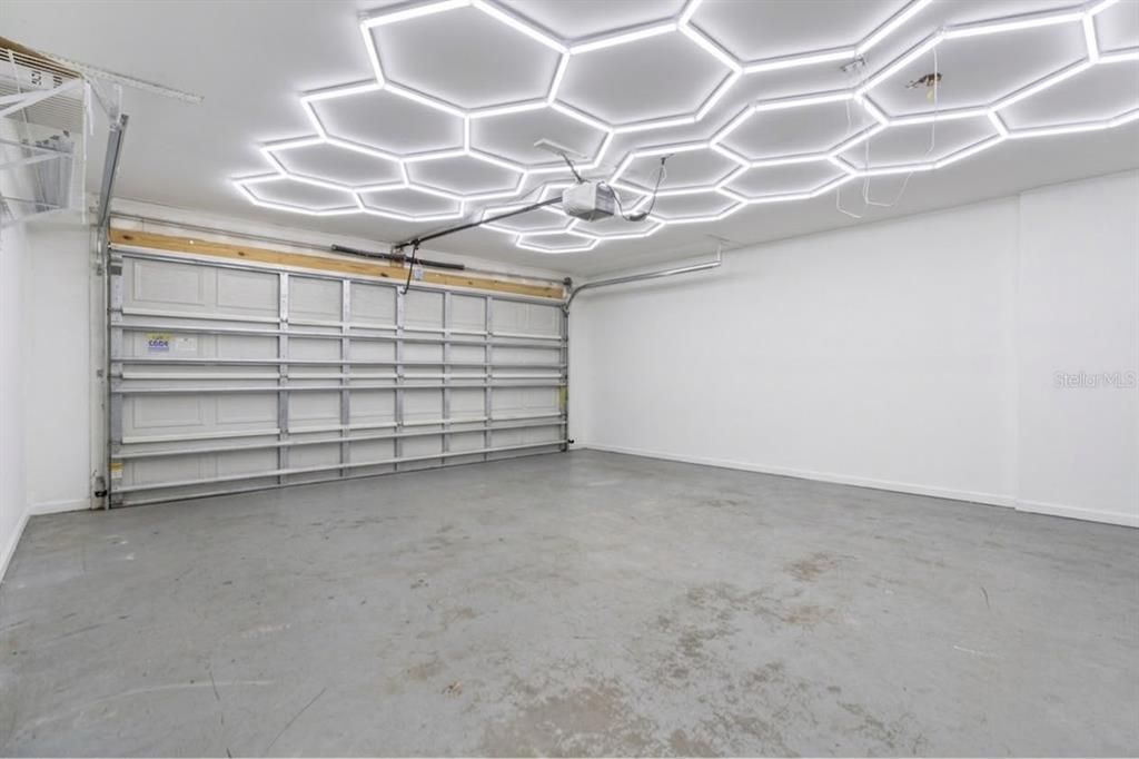 For Sale: $249,900 (2 beds, 2 baths, 992 Square Feet)