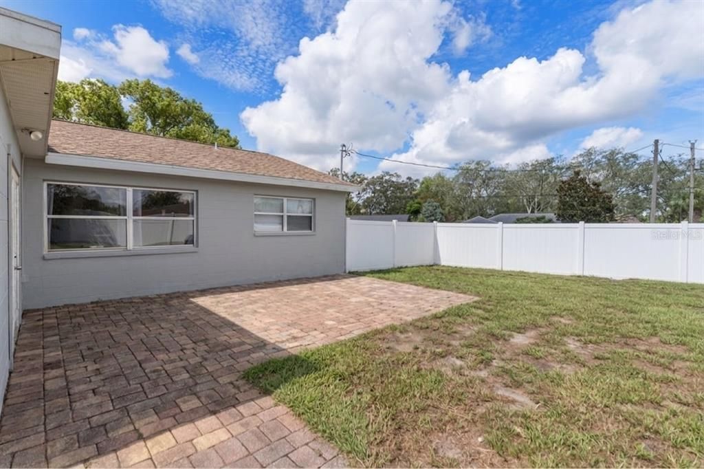 For Sale: $249,900 (2 beds, 2 baths, 992 Square Feet)