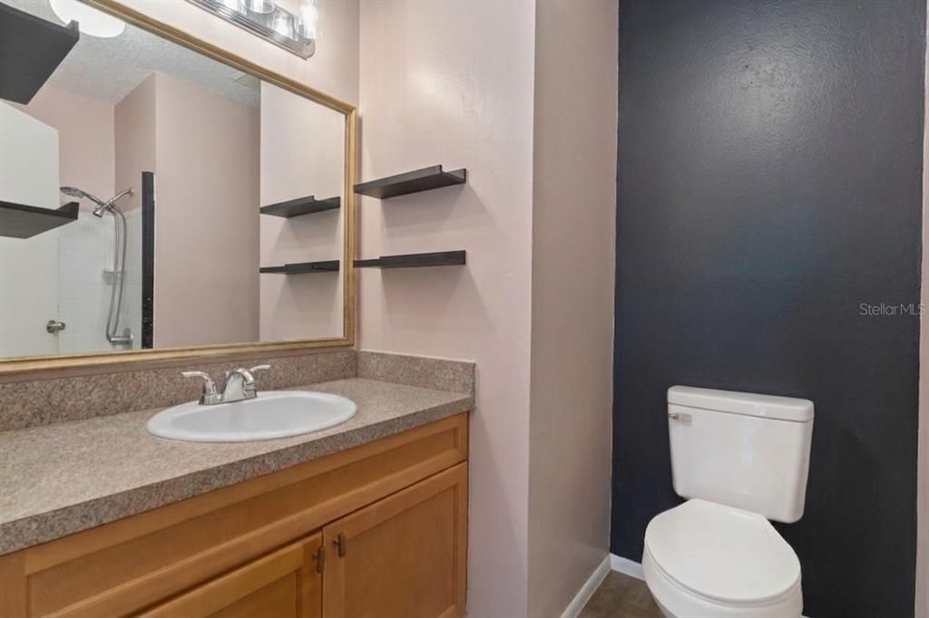 For Sale: $249,900 (2 beds, 2 baths, 992 Square Feet)