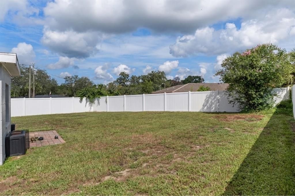 For Sale: $249,900 (2 beds, 2 baths, 992 Square Feet)