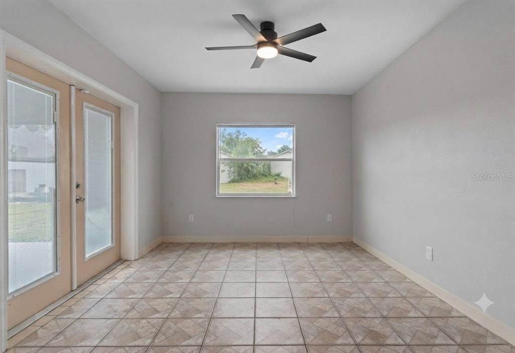 For Sale: $249,900 (2 beds, 2 baths, 992 Square Feet)