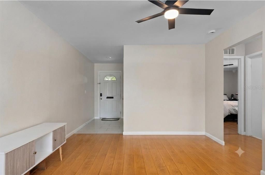 For Sale: $249,900 (2 beds, 2 baths, 992 Square Feet)