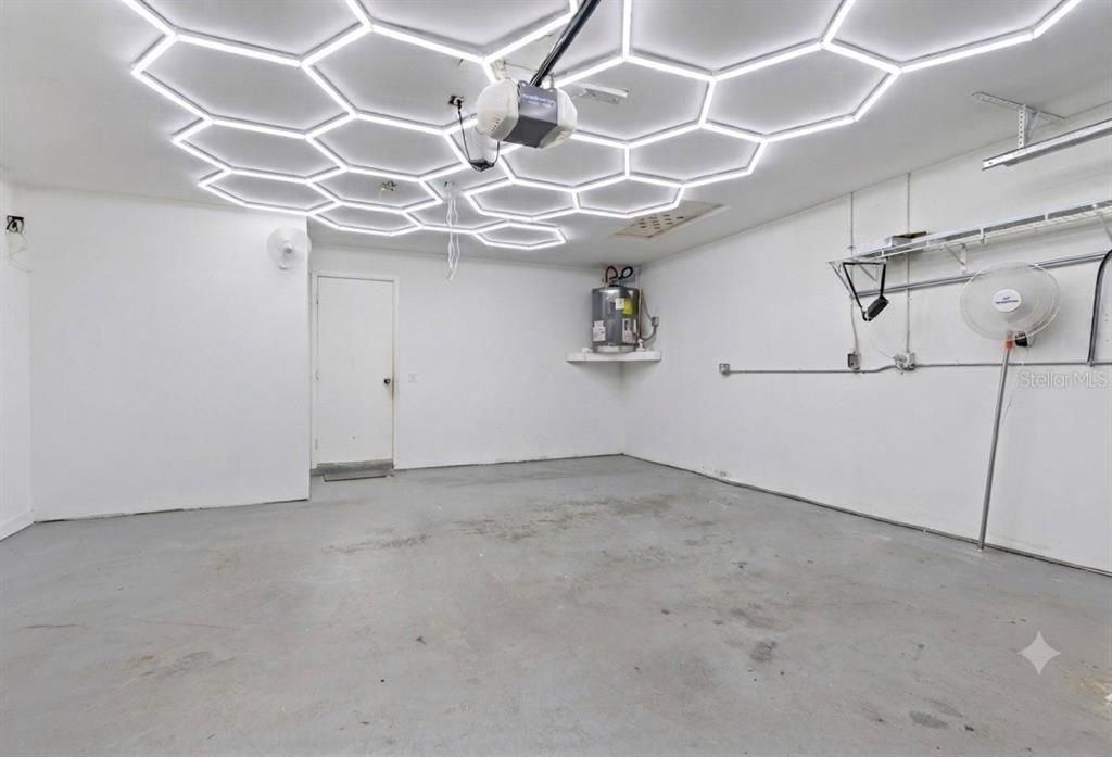 For Sale: $249,900 (2 beds, 2 baths, 992 Square Feet)
