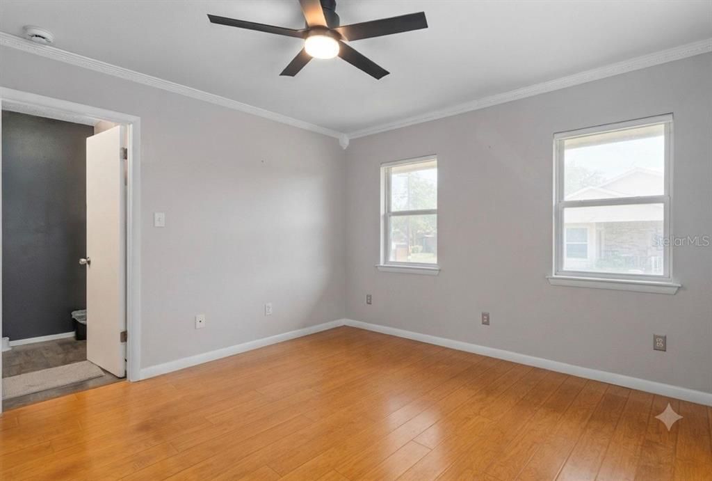For Sale: $249,900 (2 beds, 2 baths, 992 Square Feet)