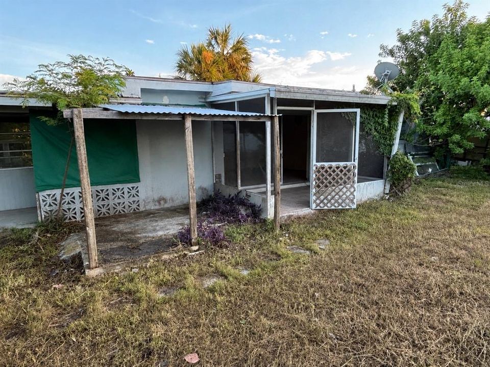 For Sale: $99,000 (2 beds, 1 baths, 1158 Square Feet)