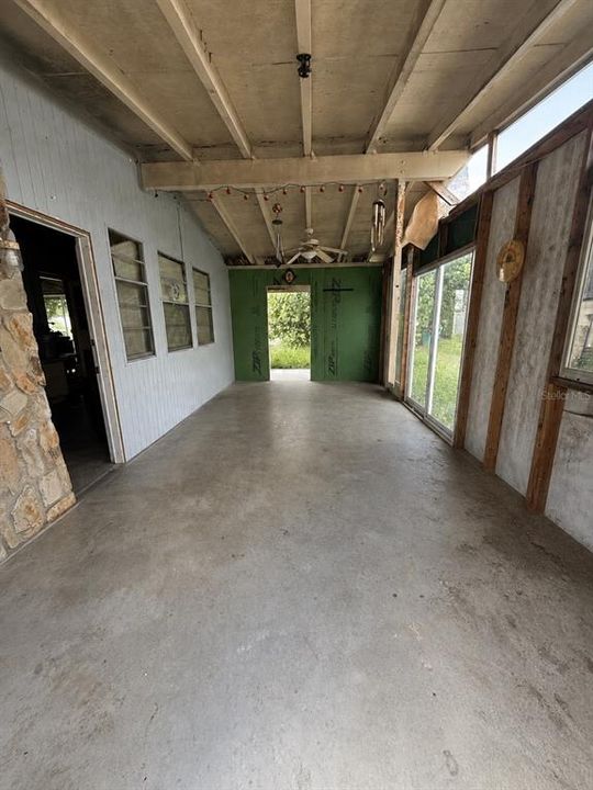 For Sale: $99,000 (2 beds, 1 baths, 1158 Square Feet)