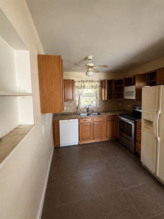 For Sale: $99,000 (2 beds, 1 baths, 1158 Square Feet)