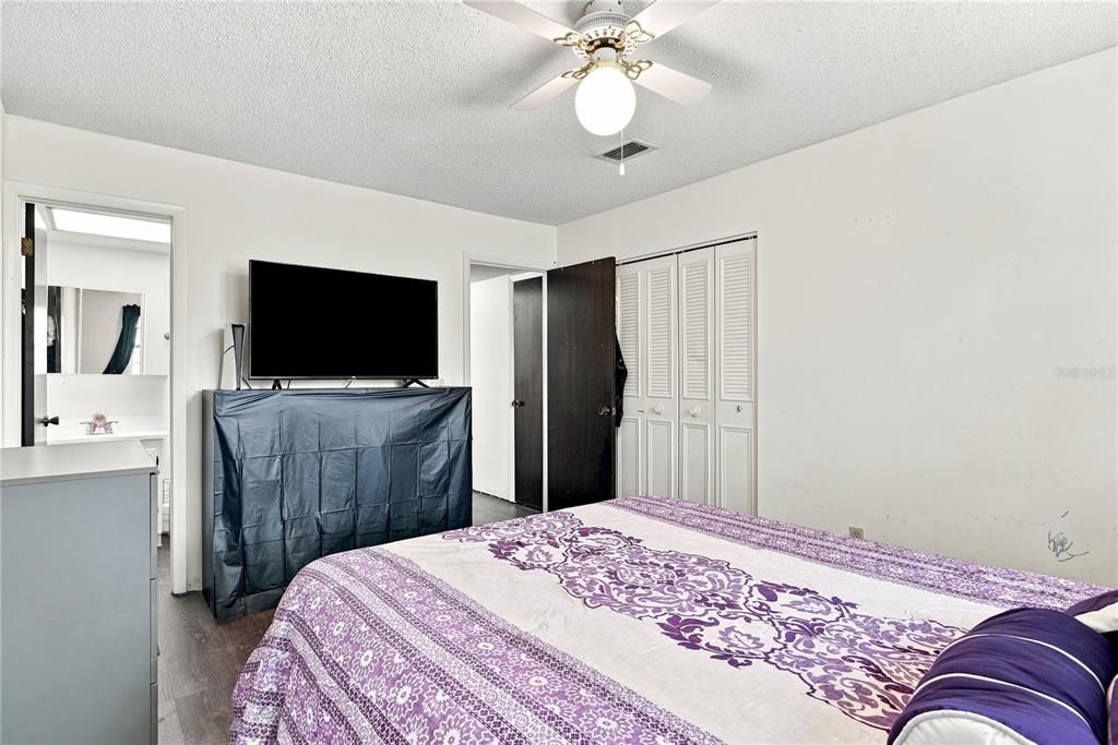 For Sale: $145,000 (2 beds, 2 baths, 967 Square Feet)