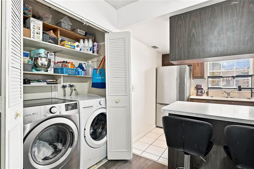 For Sale: $145,000 (2 beds, 2 baths, 967 Square Feet)