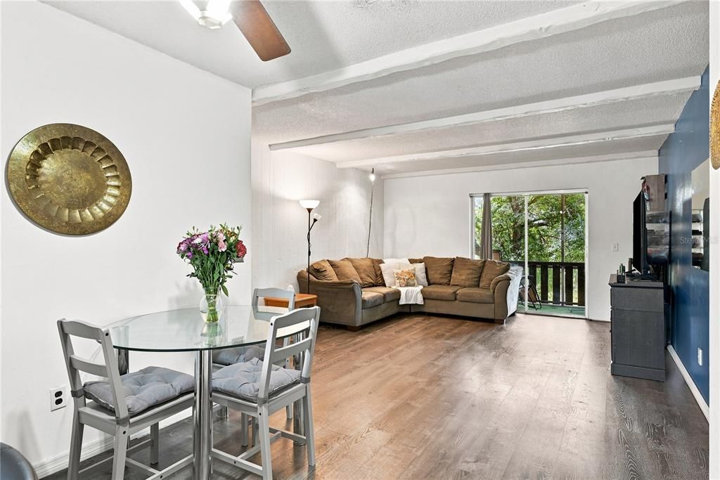For Sale: $145,000 (2 beds, 2 baths, 967 Square Feet)