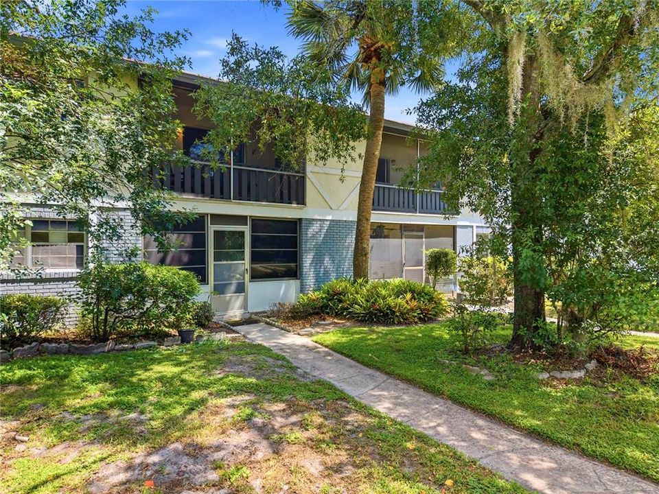 For Sale: $145,000 (2 beds, 2 baths, 967 Square Feet)