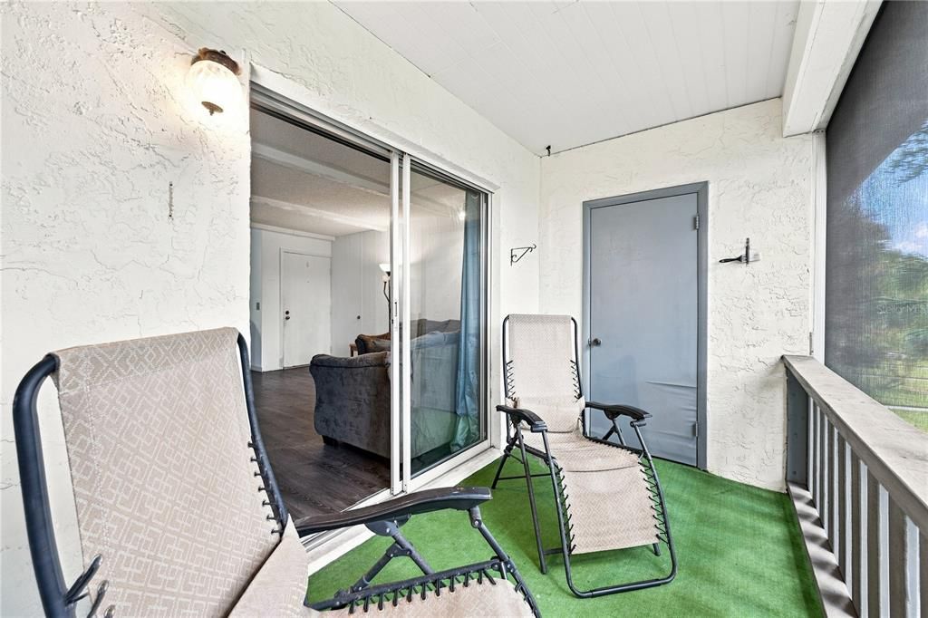 For Sale: $145,000 (2 beds, 2 baths, 967 Square Feet)