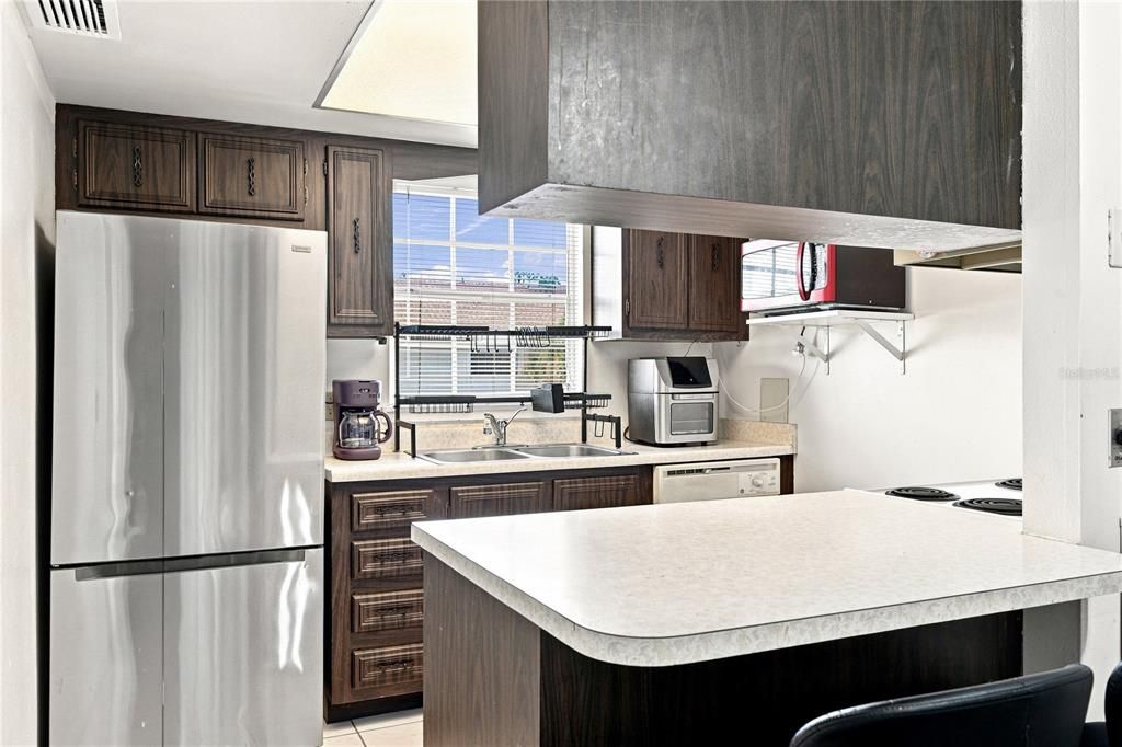 For Sale: $145,000 (2 beds, 2 baths, 967 Square Feet)