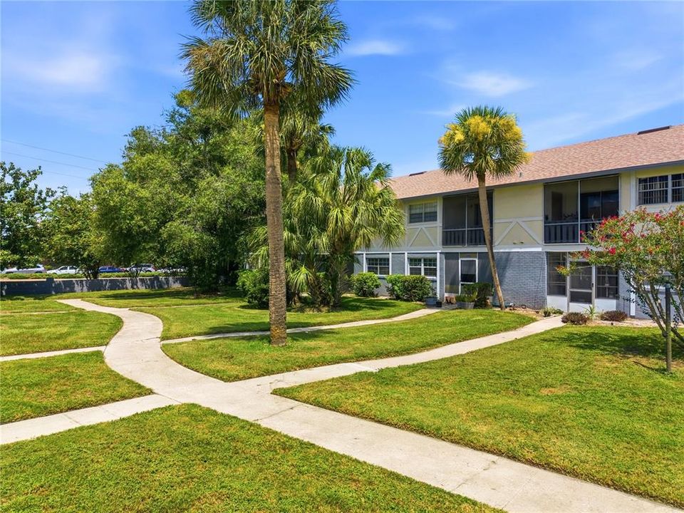 For Sale: $145,000 (2 beds, 2 baths, 967 Square Feet)