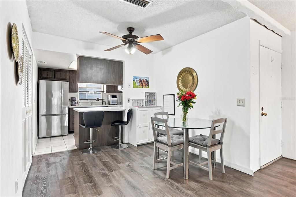 For Sale: $145,000 (2 beds, 2 baths, 967 Square Feet)