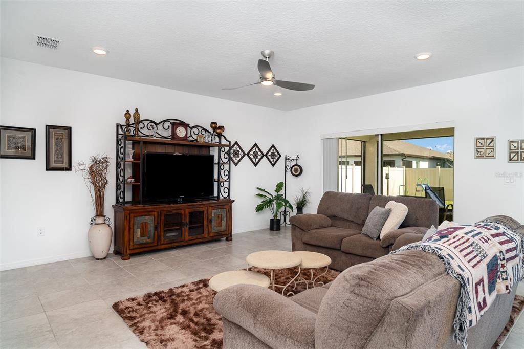 For Rent: $2,800 (5 beds, 3 baths, 2624 Square Feet)