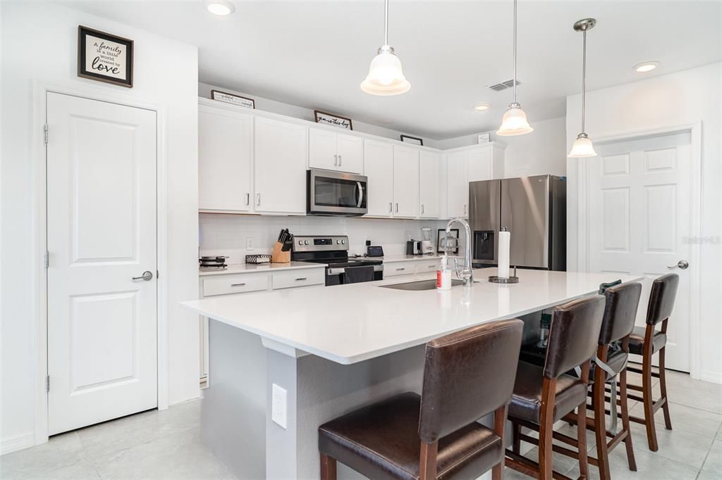 For Rent: $2,800 (5 beds, 3 baths, 2624 Square Feet)