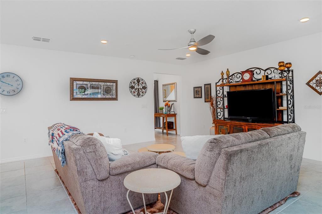 For Rent: $2,800 (5 beds, 3 baths, 2624 Square Feet)