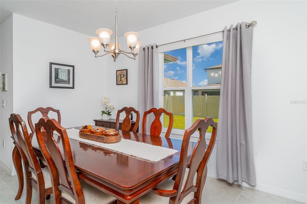 For Rent: $2,800 (5 beds, 3 baths, 2624 Square Feet)