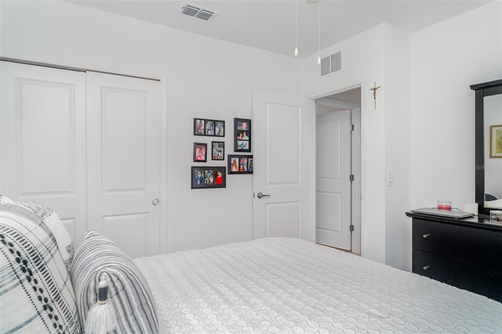 For Rent: $2,800 (5 beds, 3 baths, 2624 Square Feet)