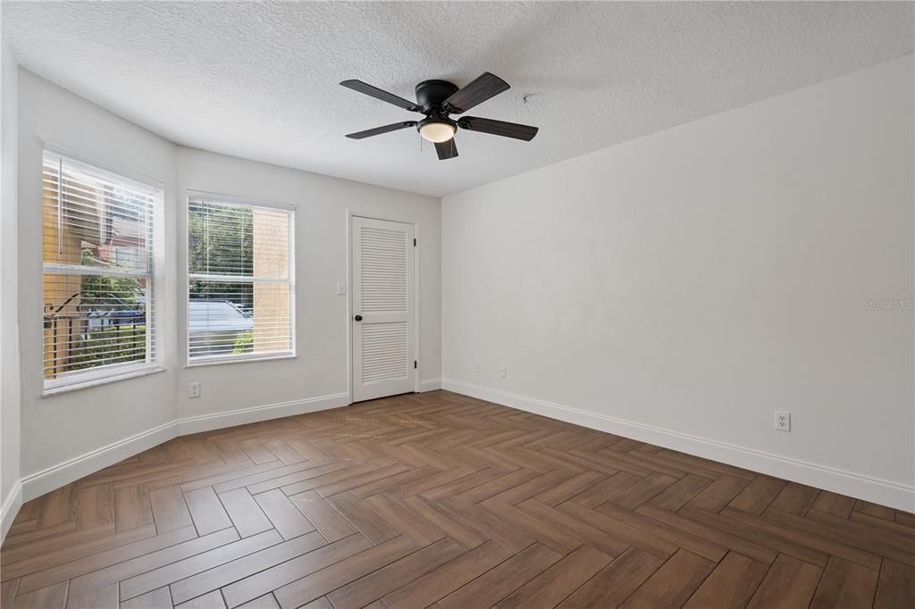 : $295,000 (2 beds, 2 baths, 1706 Square Feet)
