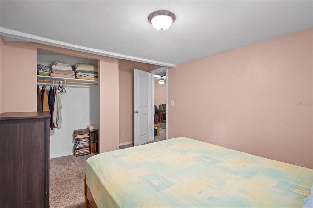 For Sale: $149,900 (2 beds, 1 baths, 1100 Square Feet)