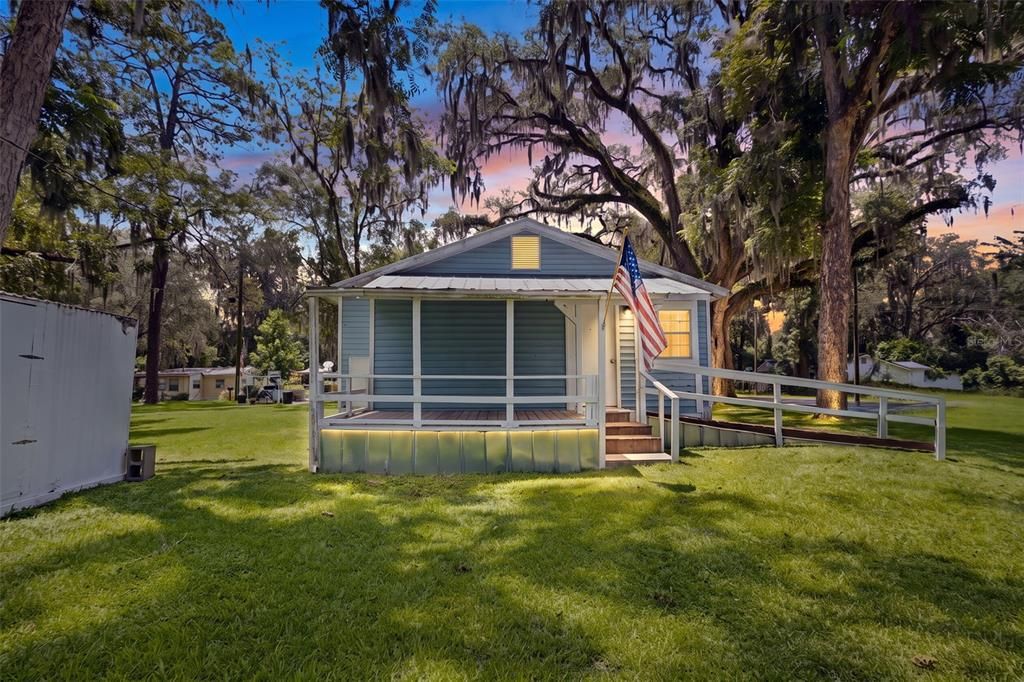 For Sale: $149,900 (2 beds, 1 baths, 1100 Square Feet)
