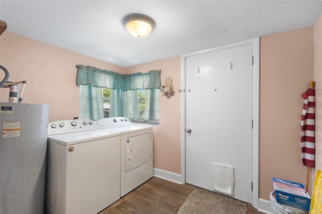 For Sale: $149,900 (2 beds, 1 baths, 1100 Square Feet)