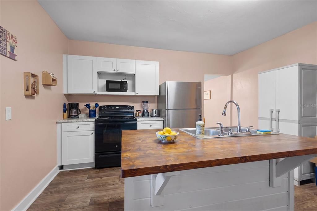 For Sale: $149,900 (2 beds, 1 baths, 1100 Square Feet)