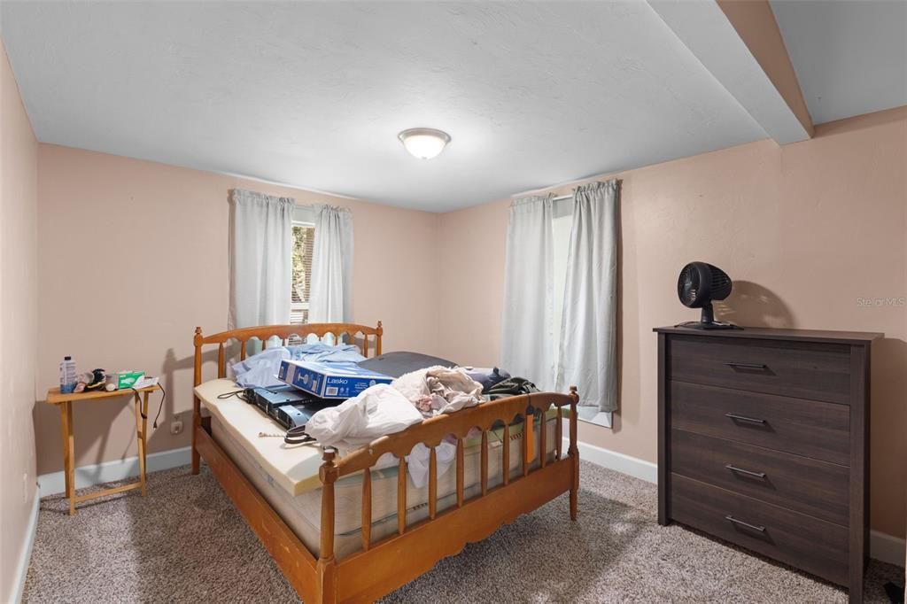 For Sale: $149,900 (2 beds, 1 baths, 1100 Square Feet)