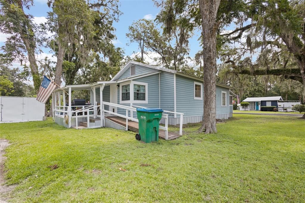 For Sale: $149,900 (2 beds, 1 baths, 1100 Square Feet)