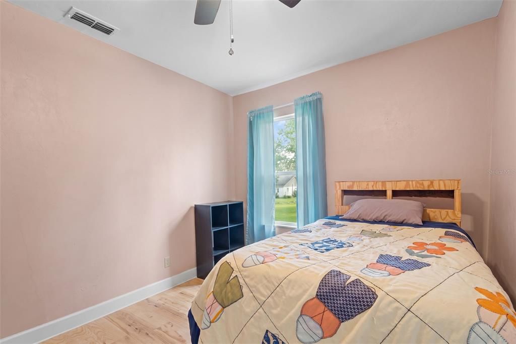 For Sale: $149,900 (2 beds, 1 baths, 1100 Square Feet)