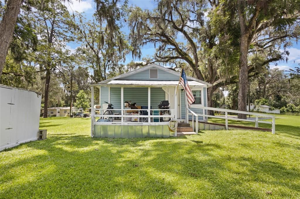 For Sale: $149,900 (2 beds, 1 baths, 1100 Square Feet)