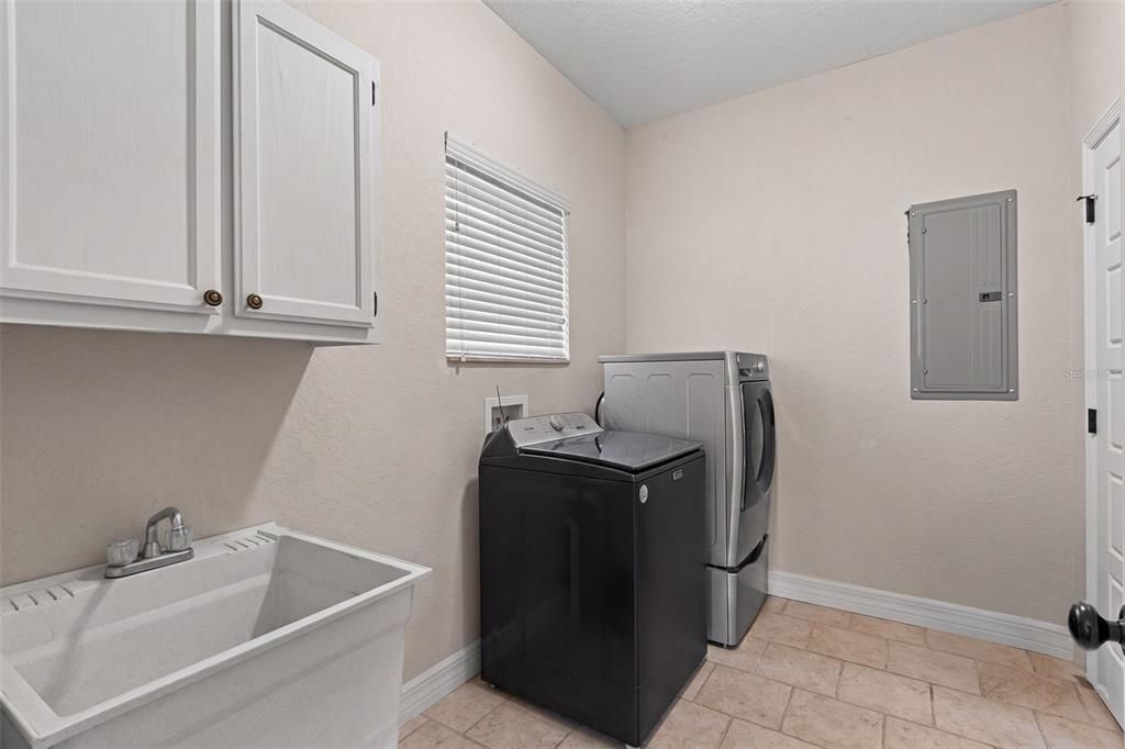 For Sale: $830,000 (4 beds, 2 baths, 2282 Square Feet)