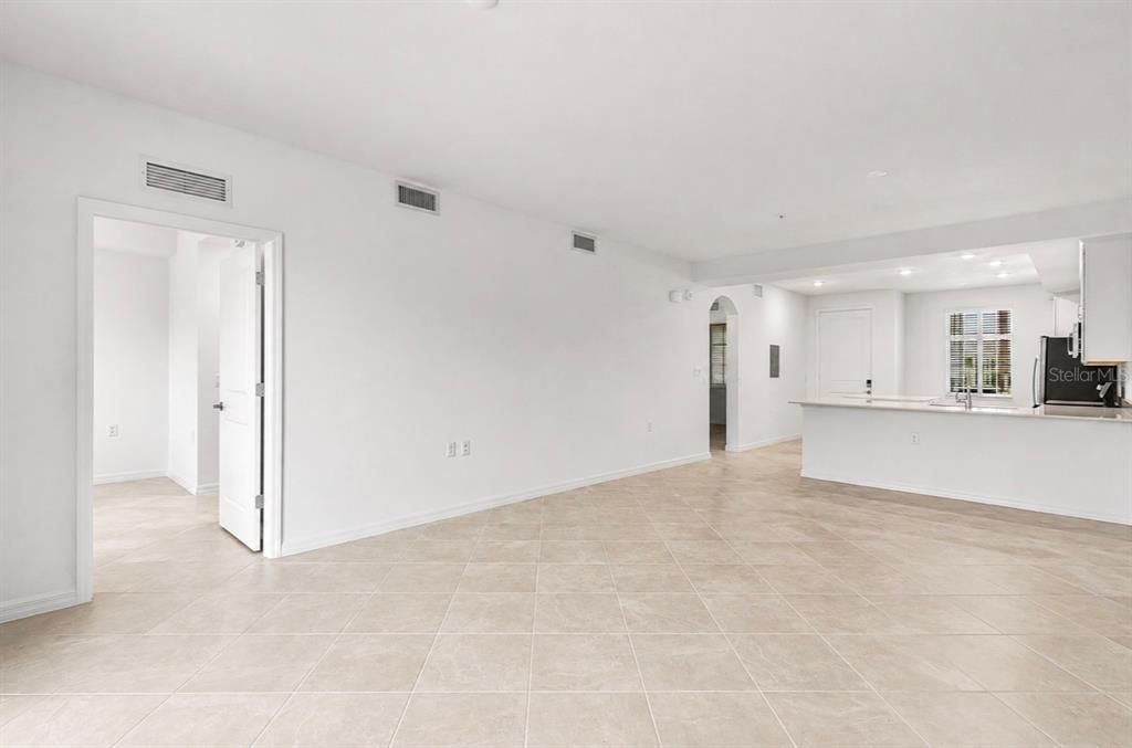For Sale: $229,000 (2 beds, 2 baths, 1120 Square Feet)