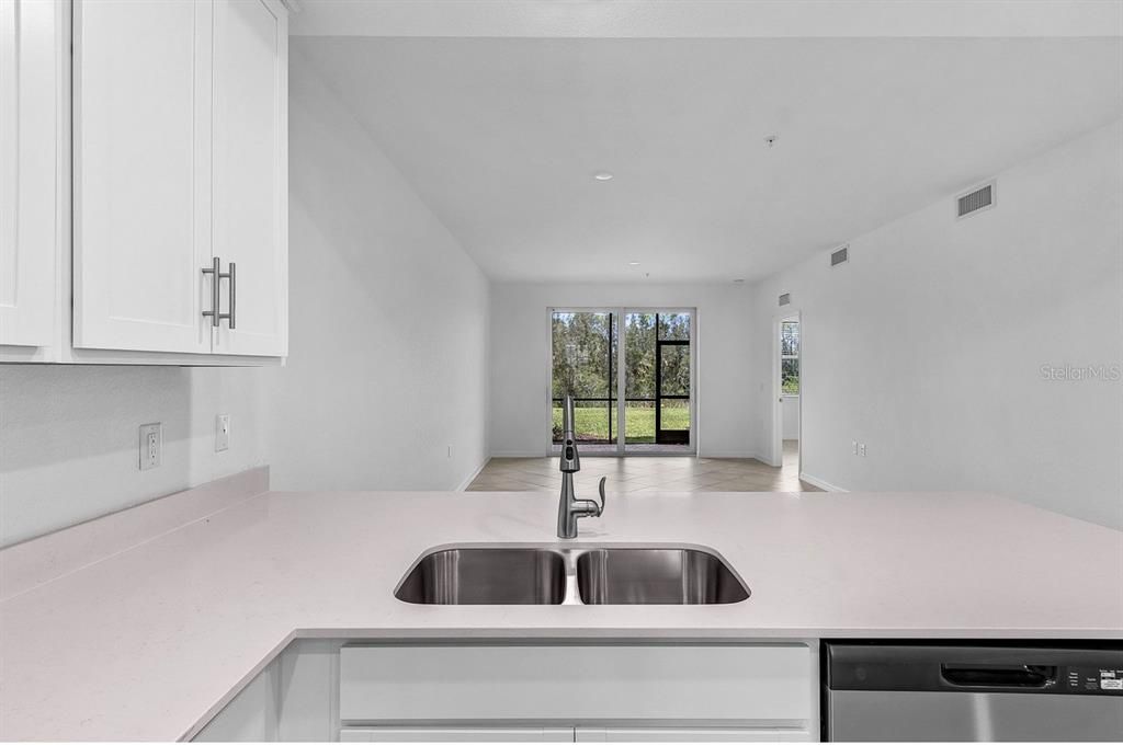 For Sale: $229,000 (2 beds, 2 baths, 1120 Square Feet)